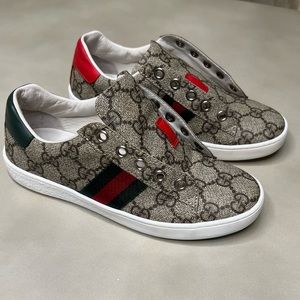 Gently used Gucci sneakers for kids. Size 31 euro or 13 US. No box